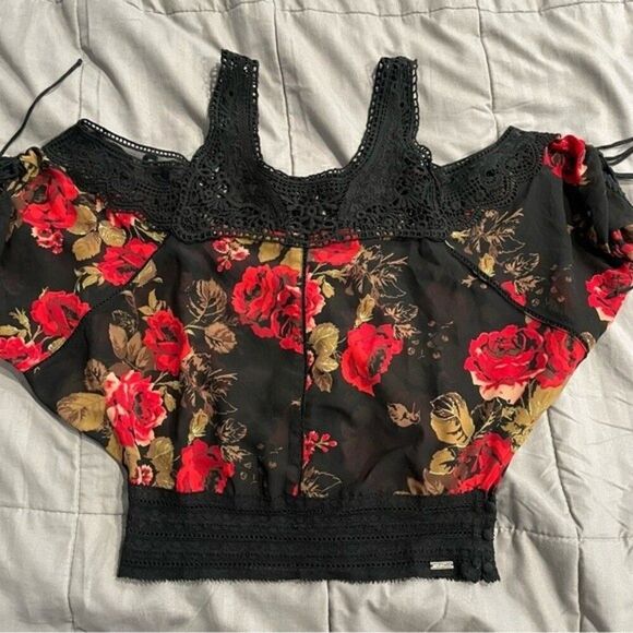 Guess Black & Red Rose Print Cold Shoulder Crochet Blouse Size XS - Picture 4 of 9
